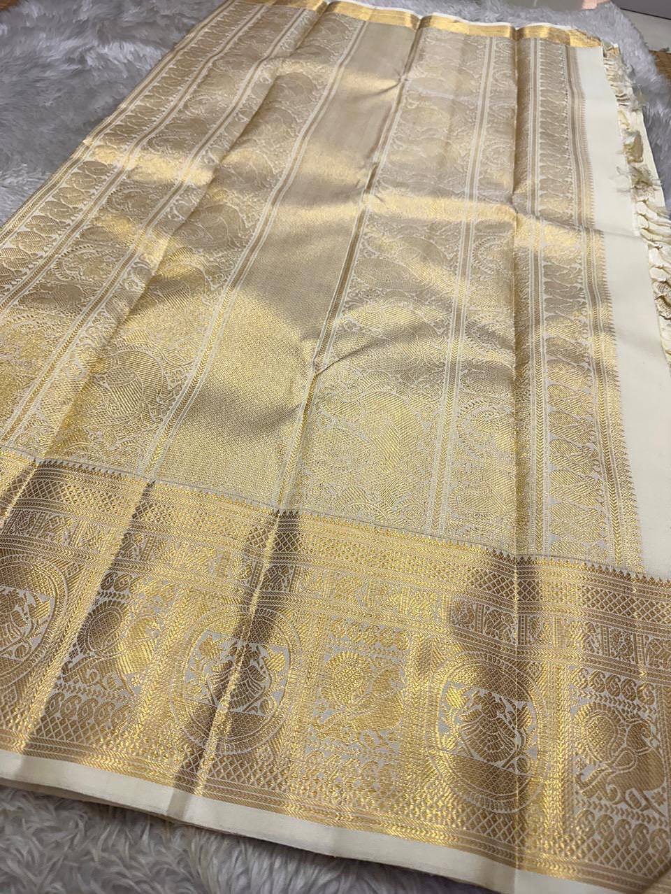 Elegant Kanjeevaram Style Soft Lichi Silk Saree with Rich Zari Pallu & Traditional Jacquard Border