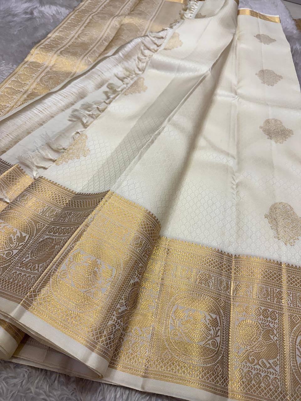 Elegant Kanjeevaram Style Soft Lichi Silk Saree with Rich Zari Pallu & Traditional Jacquard Border