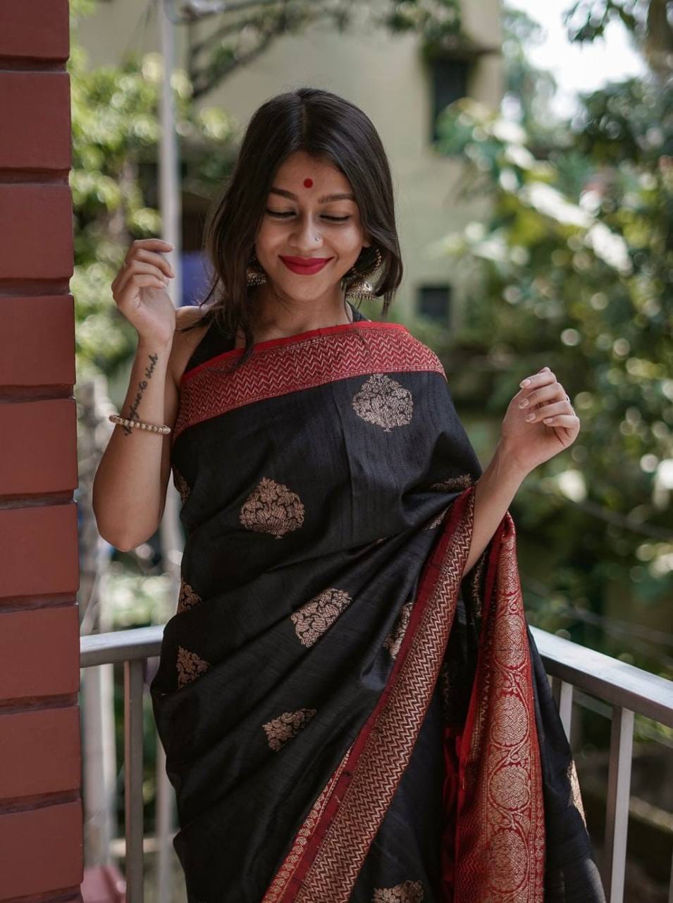 Royal Black Soft Lichi Silk Saree with Maroon Red Contrast Zari Border & Rich Jacquard Pallu