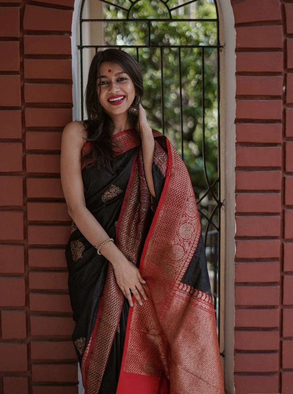 Royal Black Soft Lichi Silk Saree with Maroon Red Contrast Zari Border & Rich Jacquard Pallu